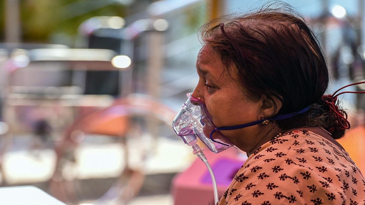 देश में गहराता जा रहा है कोरोना संकट (फोटो-PTI)