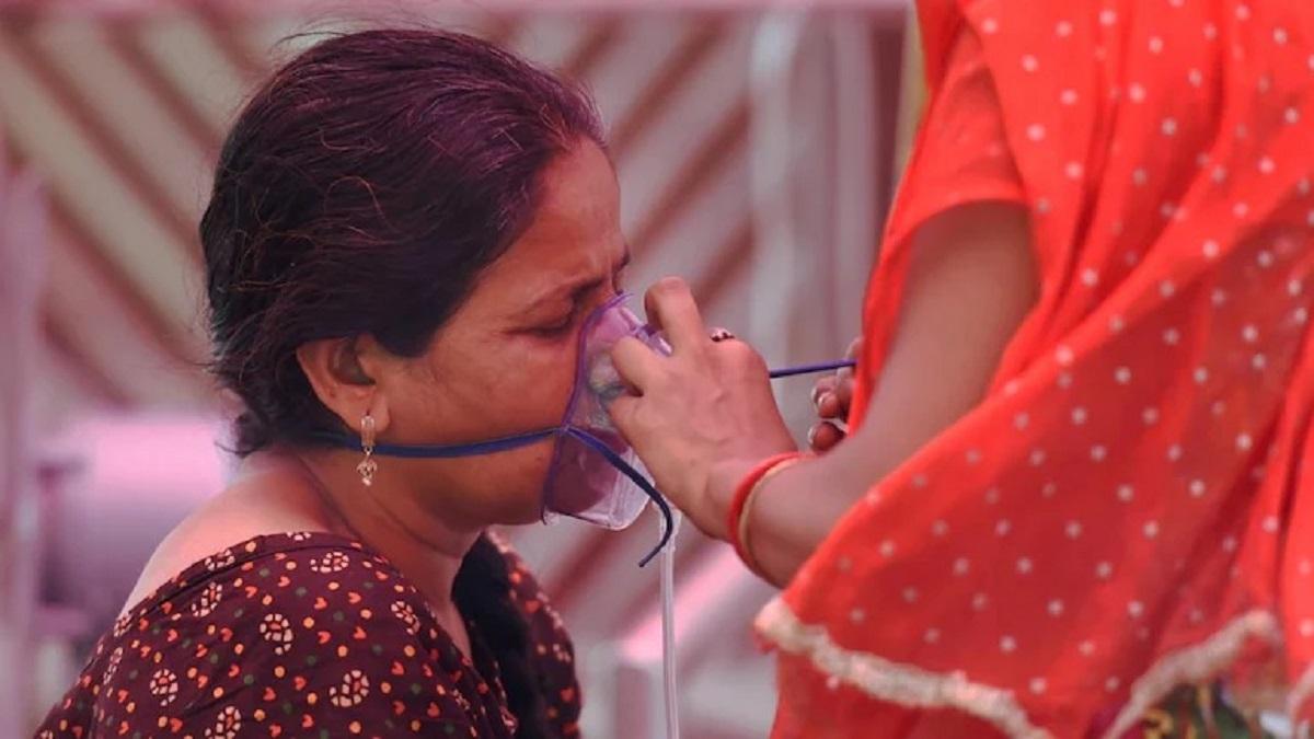 दिल्ली में गहराता जा रहा है ऑक्सीजन संकट (फोटो-PTI)