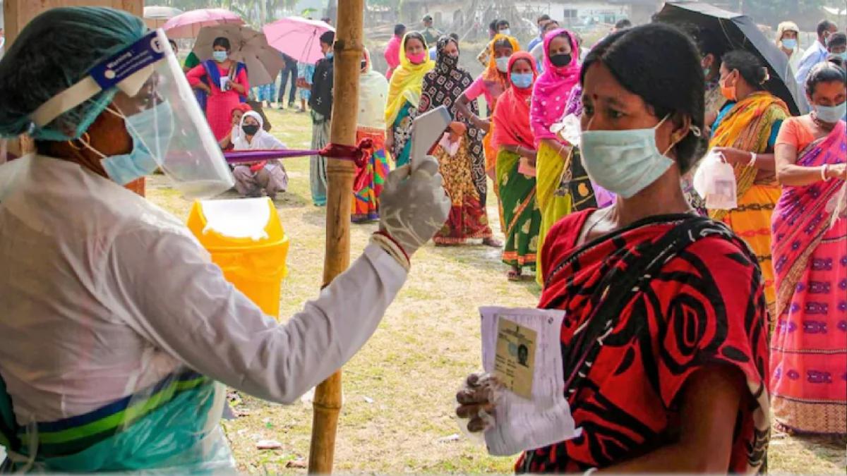 गांव कोरोना की मार झेल रहे हैं