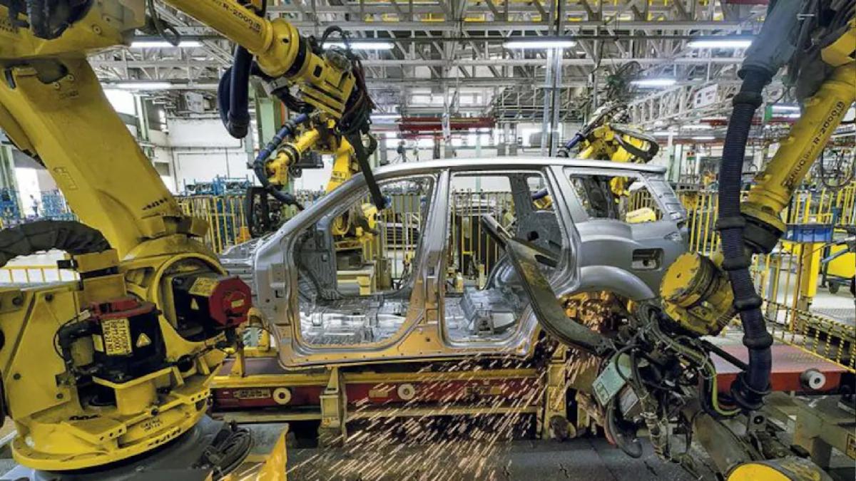 राजधानी दिल्ली में उद्योग धंधे शुरु हो गए हैं