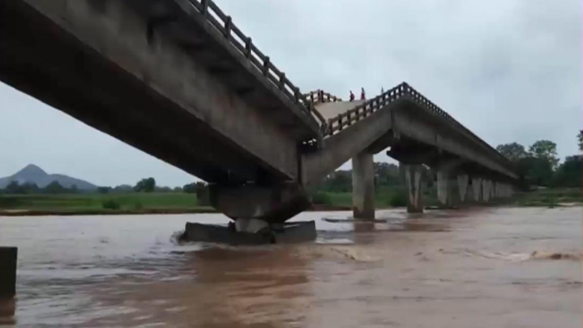 jhanrkhand bridge broken