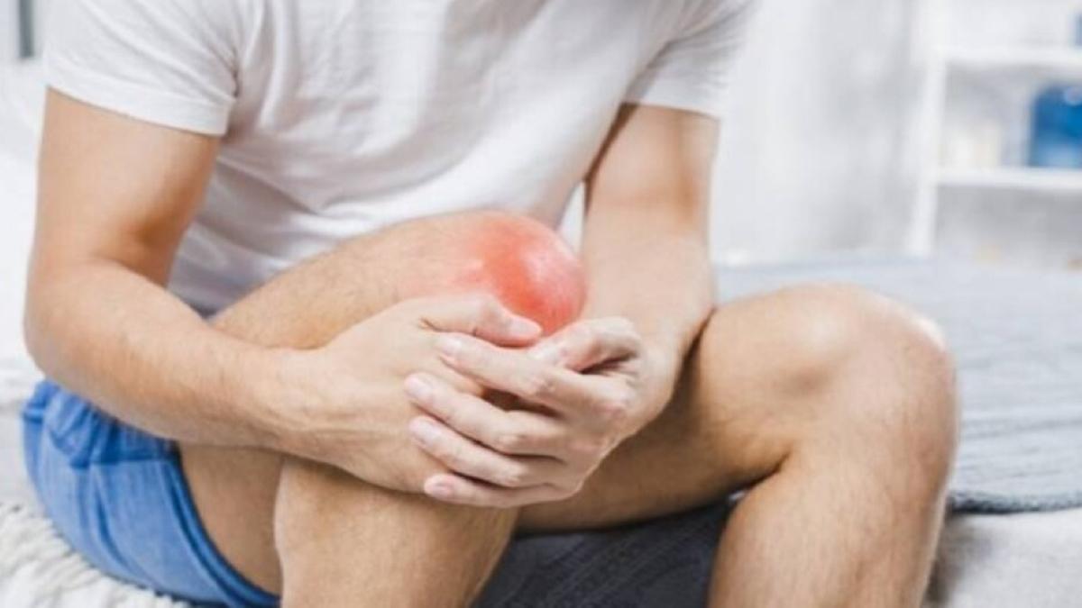 कोरोना के बाद कैसे दूर होगा कमर-जोड़ों का दर्द, रामदेव से जानें