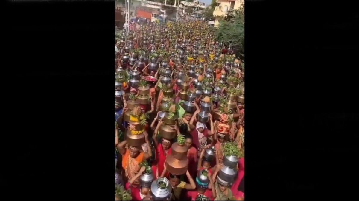 कलश पूजा: उड़ी Corona न‍ियमों की धज्जियां, ज‍िम्मेदारों पर होगा एक्शन? 