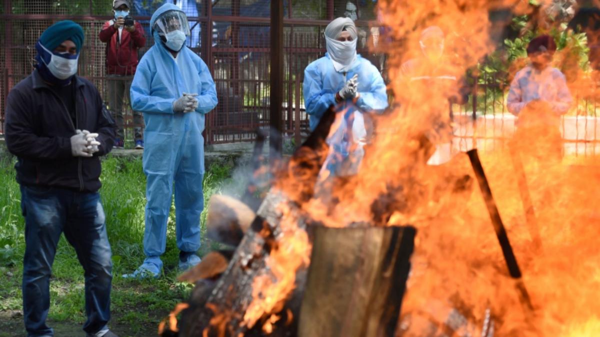 Last rites being performed in Pulwama (File-PTI)