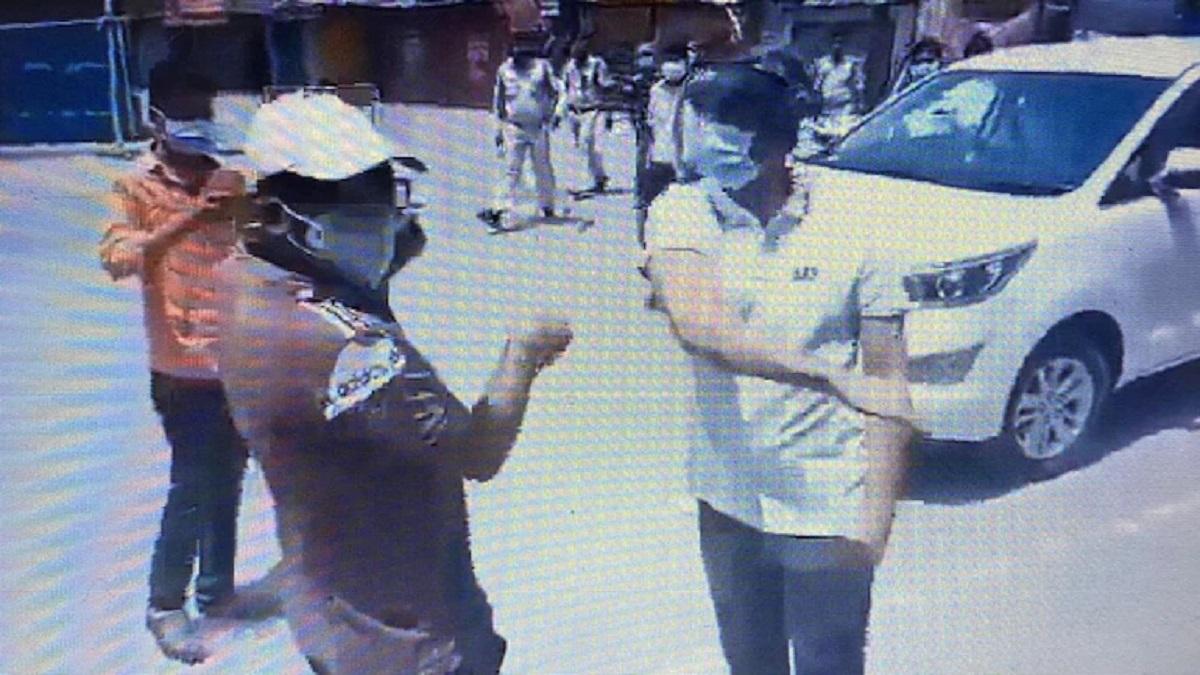 District collector slaps youth, smashes his phone for violating lockdown in Chhattisgarh 