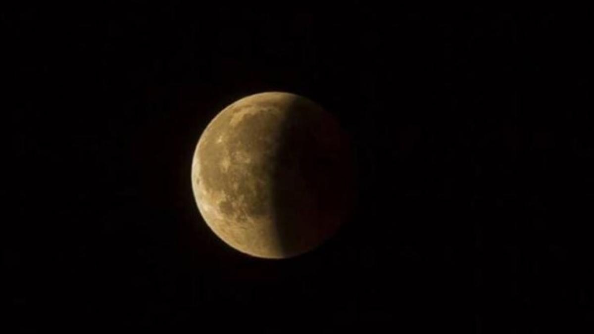 Chandra Grahan 2021 (Lunar Eclipse) Today Time Table in India