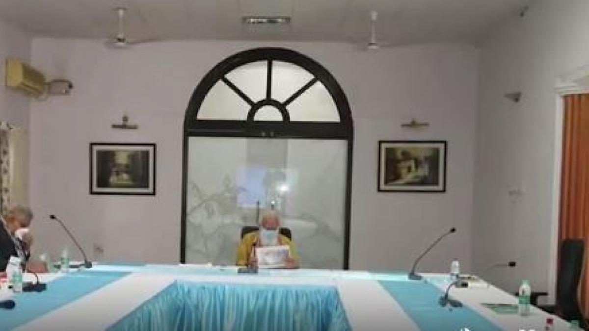 Mamata arrives late for review meet with PM Modi