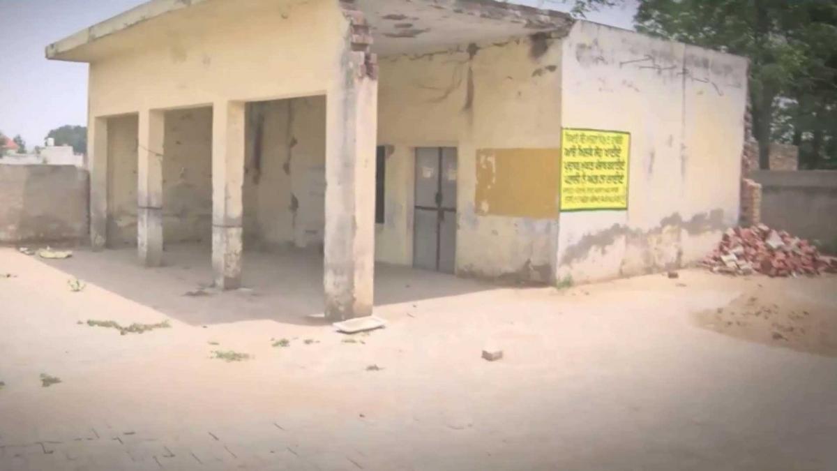 मोहाली के गांव की डिस्पेंसरी में ताला