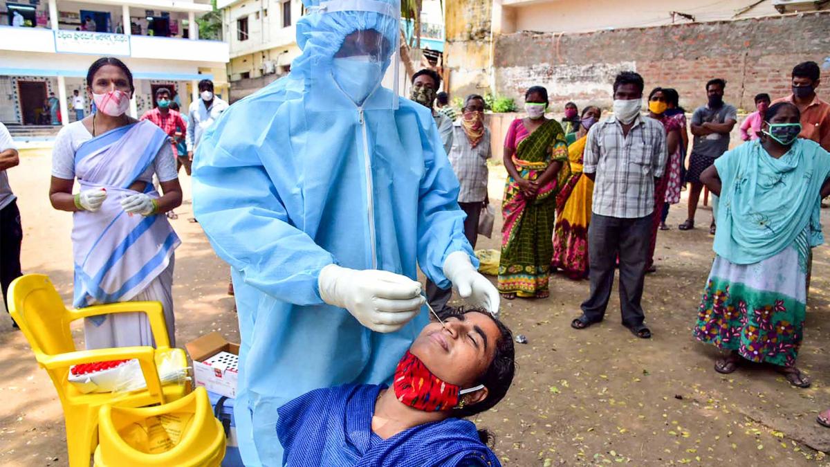 कोरोना के घट रहे केस