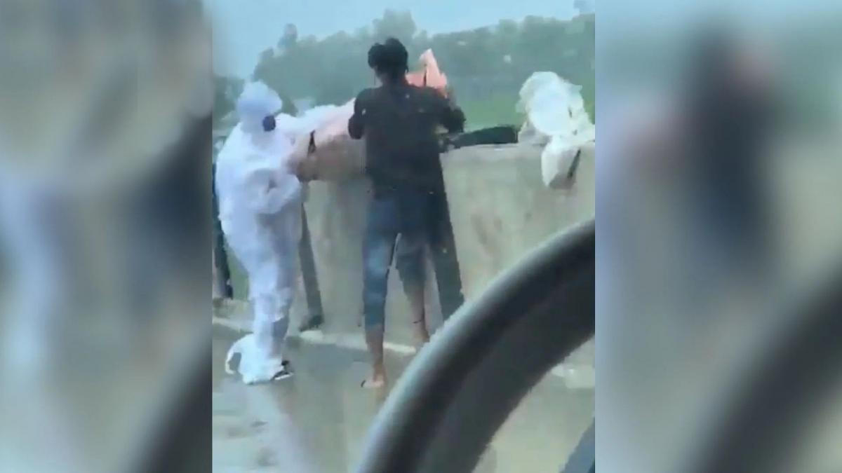 नदी में फेंका शव