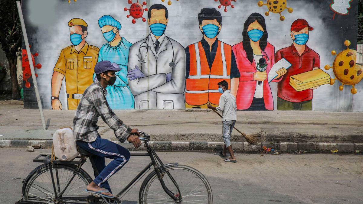 अनलॉक की दिशा में बढ़ रहीं राज्य सरकारें