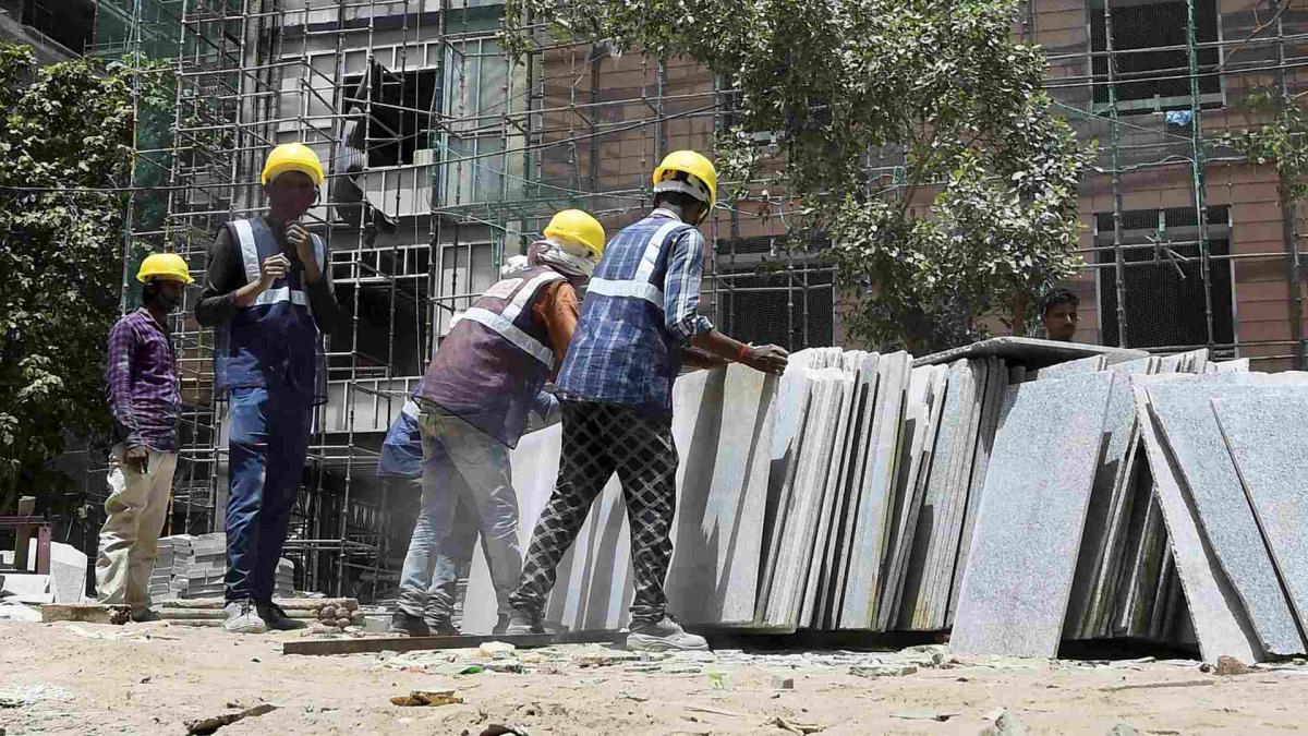 अनलॉक की ओर बढ़ा देश (Photo- PTI)