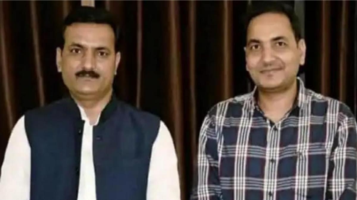 बेसिक शिक्षा मंत्री सतीश द्विवेदी के साथ अरुण द्विवेदी 