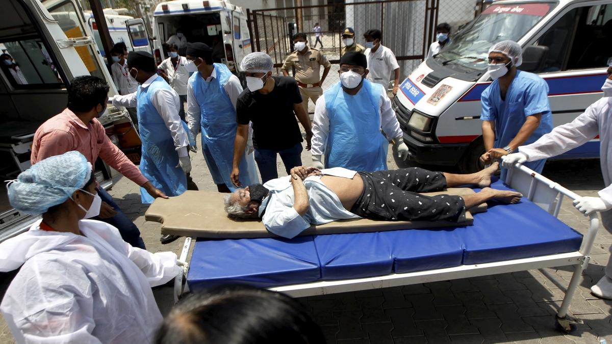 दिल्ली, यूपी में घटे कोरोना केस, लेकि‍न मौतों का आंकड़ा डराने वाला