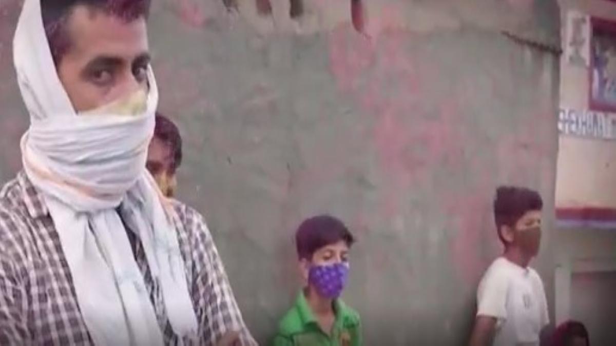 शादियों के बाद मातम में बदली खुशियां, कोरोना का श‍िकार बना ये गांव