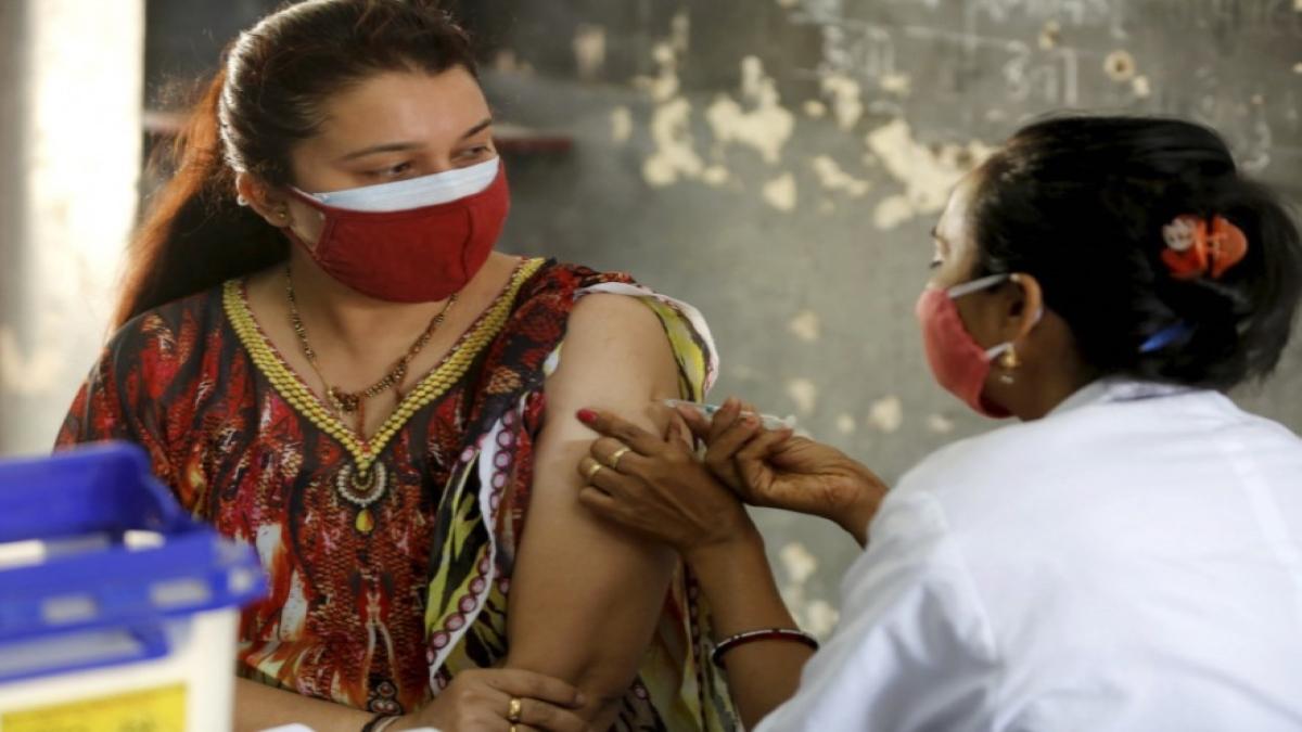 गुजरात में 10 ज़िलों में शुरु हुआ 18 साल से ऊपर के लिए vaccination drive