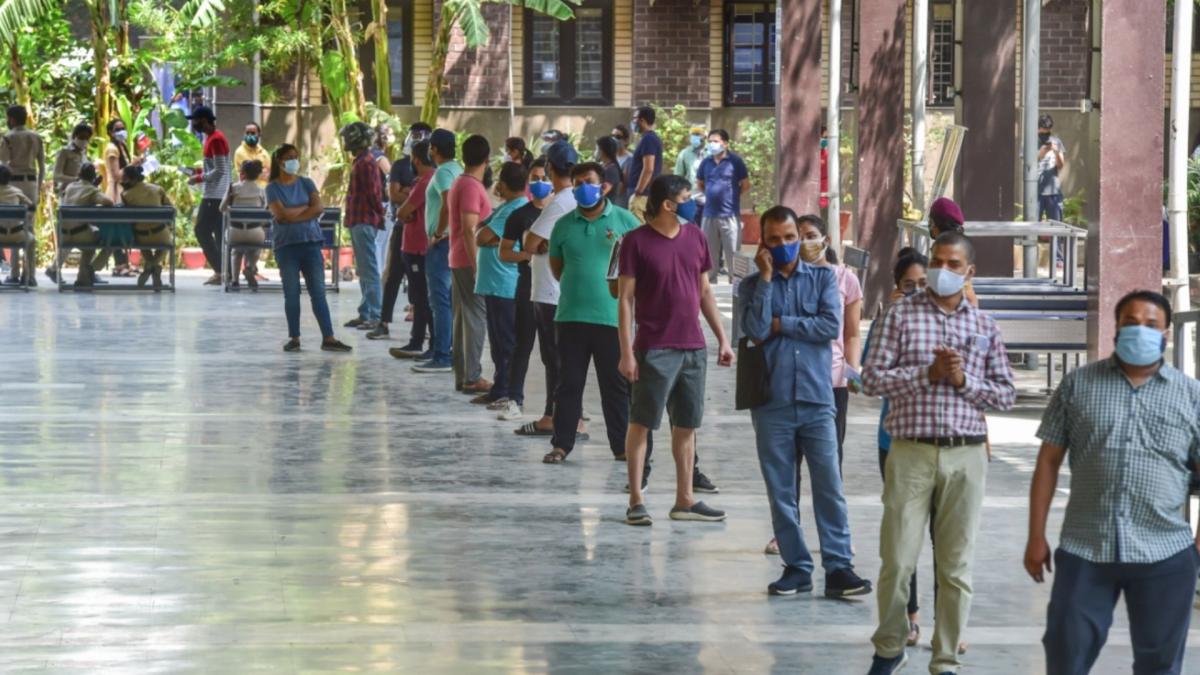 Queue at vaccination centre in New Delhi (File-PTI)