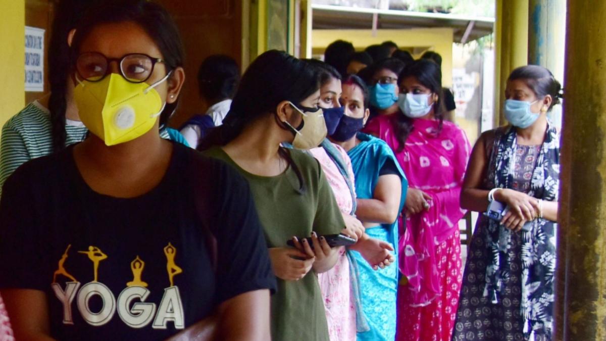 People standing in queue at COVID vaccination centre (File-PTI)