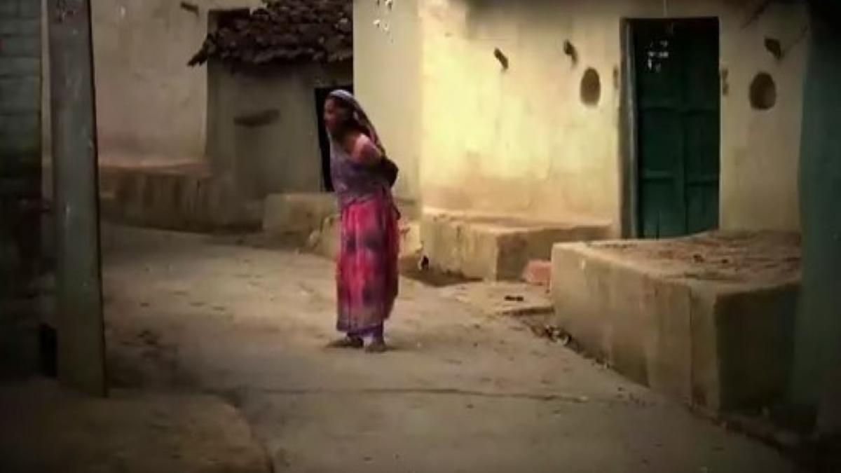 यूपी के पाटनपुर गांव में कोरोना के डर से लोगों का पलायन