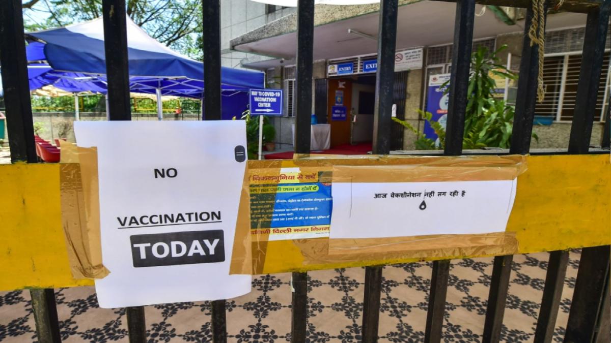 दिल्ली में 18+ का टीकाकरण रुक गया है