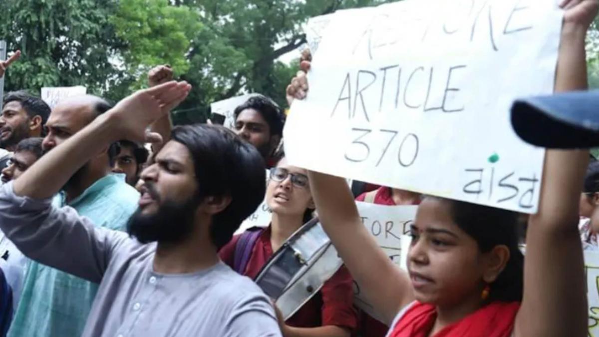 370 जम्मू-कश्मीर की जरूरत या सियासत की? देखें 