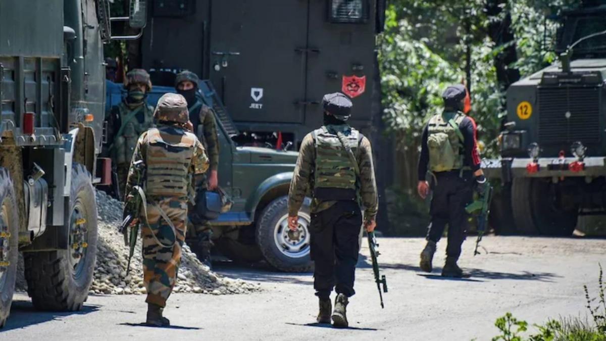 Security forces patrolling in J&K's Pulwama (Photo Credits: PTI)