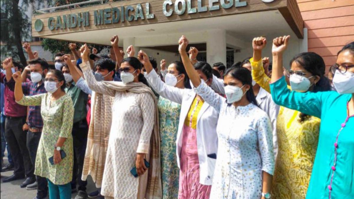  junior doctors resign in MP