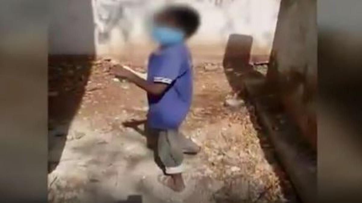 8 साल के बच्चे से साफ कराया कोरोना मरीजों का टॉयलेट