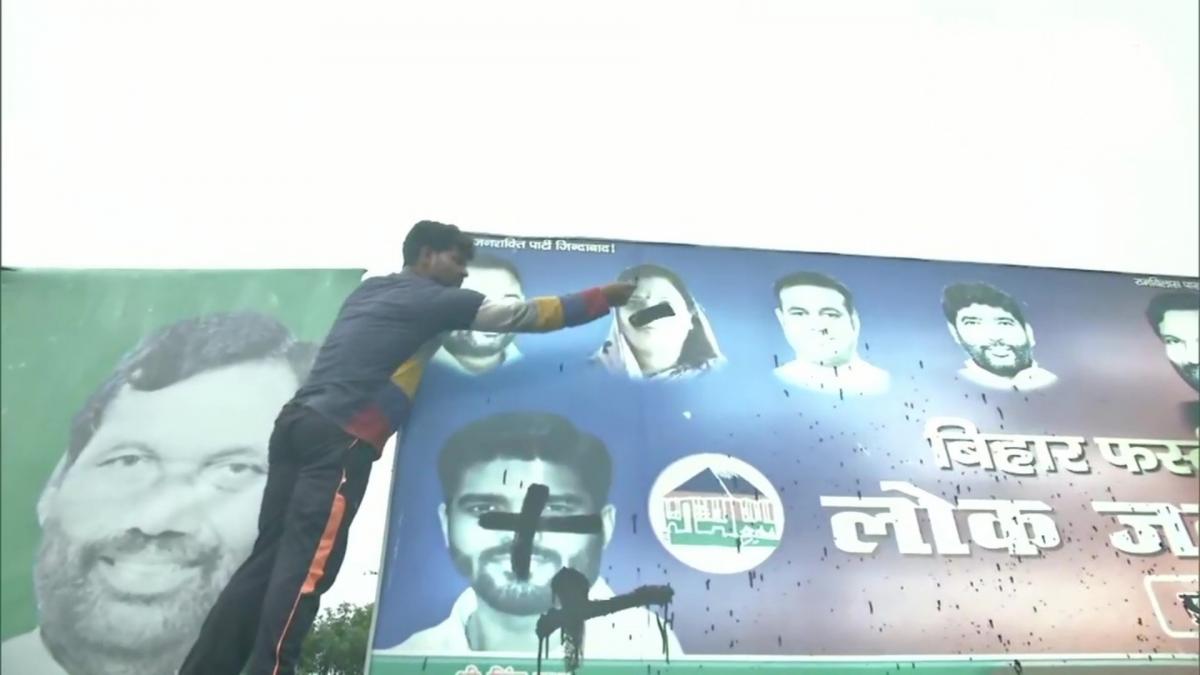 Chirag supporters create ruckus at LJP office