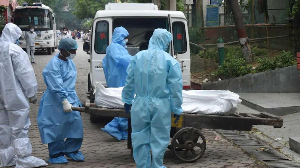 अचानक कैसे बढ़ गया कोरोना से मौतों का आंकड़ा