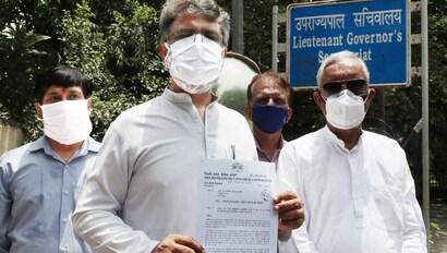 Delhi Congress meets LG Delhi Congress meets LG