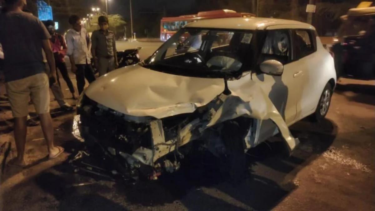 Delhi Road Accident at Aruna Asaf Ali road 