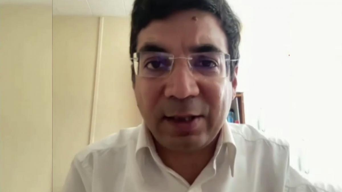 ऑक्सफोर्ड के जॉन रेडक्लिफ हॉस्पिटल के डॉ अमित गुप्ता