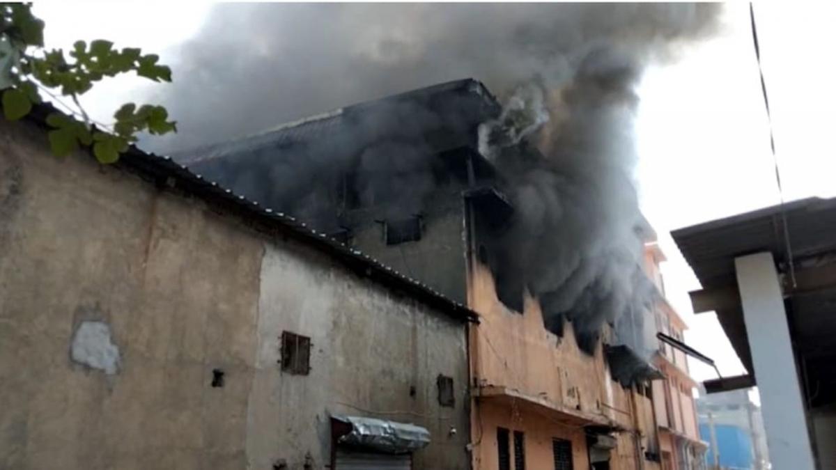 Fire at Shoe factory in Udyog Nagar, Delhi 