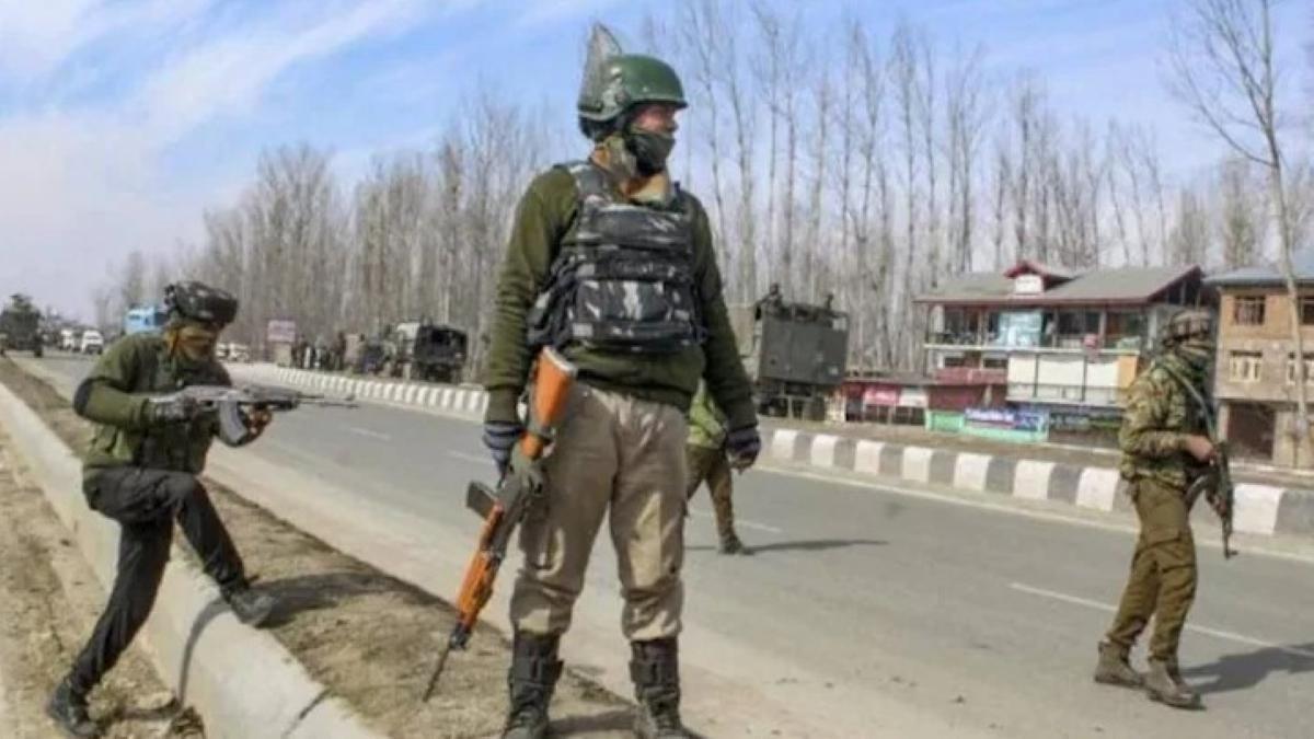 JK: Srinagar Security Force encountered 2 terrorists including Lashkar Commander Nadeem Abrar