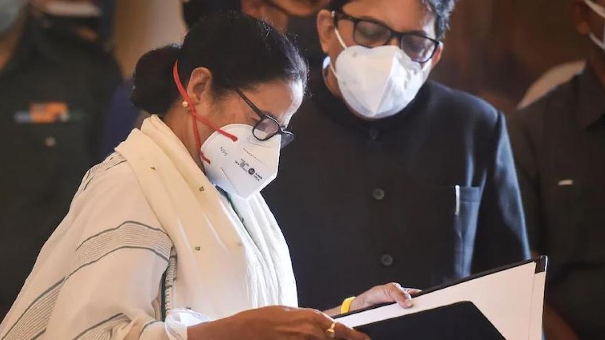 Mamata with Alapan Bandyopadhyay