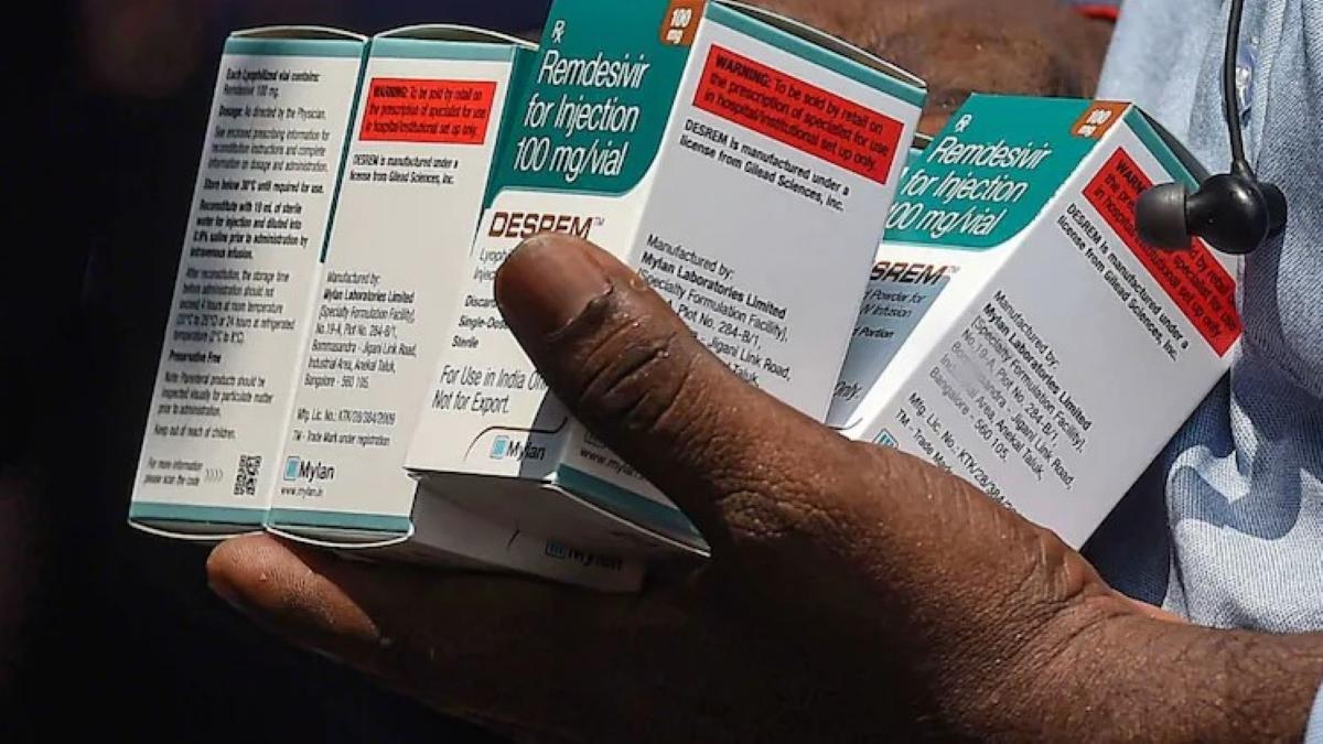 कोरोना से जंग में कैसे बदलता रहा डॉक्टरों का लिखा दवाई का पर्चा, देखें 