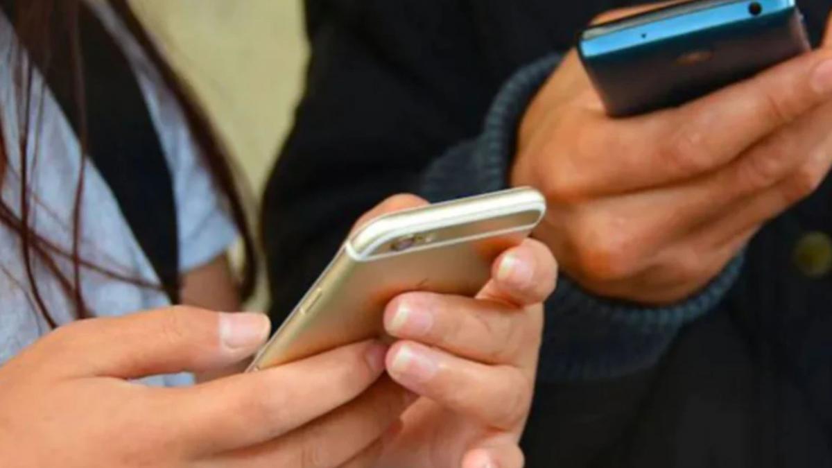 लंबे समय तक मोबाइल फोन चलाने के कई नुकसान