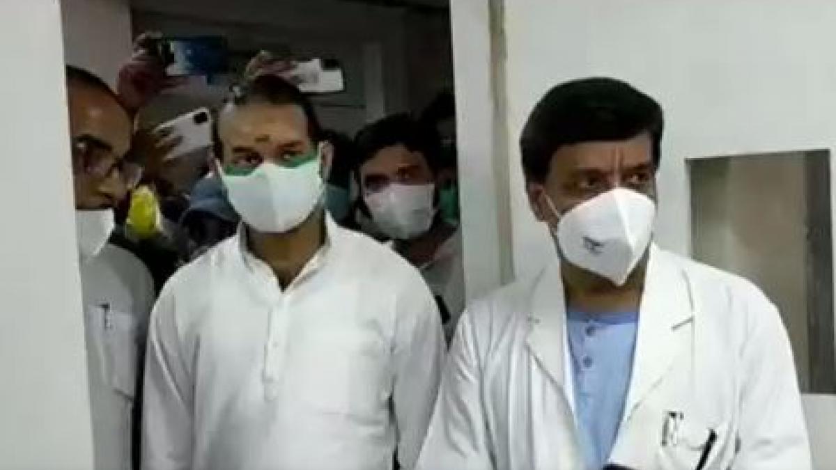 Tej Pratap visits hospital with supporters