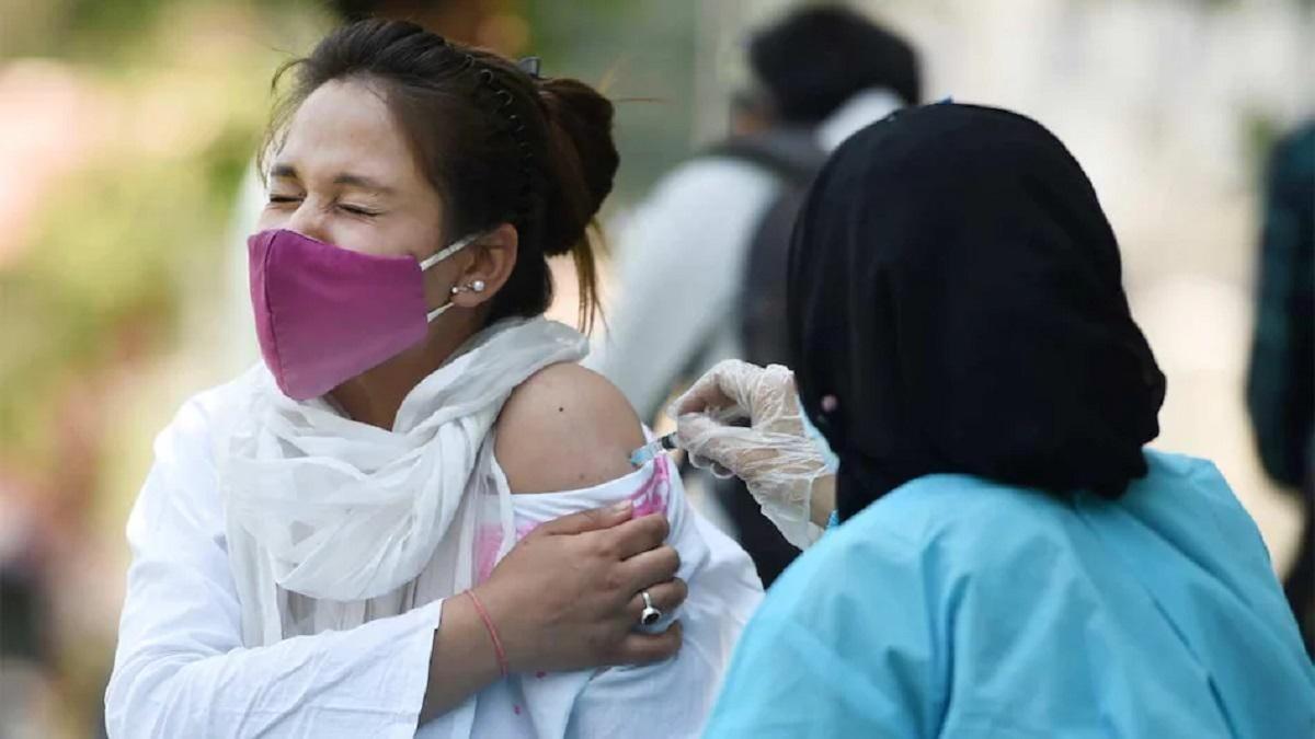 Khabardar: Record 80 vaccination in a single day in India