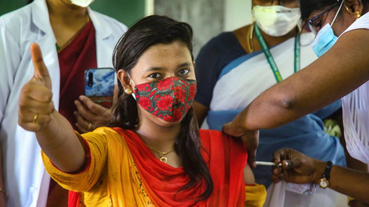 नैचुरल इम्युनिटी बेहतर या वैक्सीन (Photo- PTI)