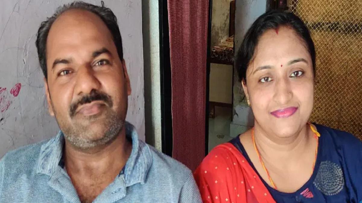 wife is running behind the husband with a knife in agra know the truth of viral video