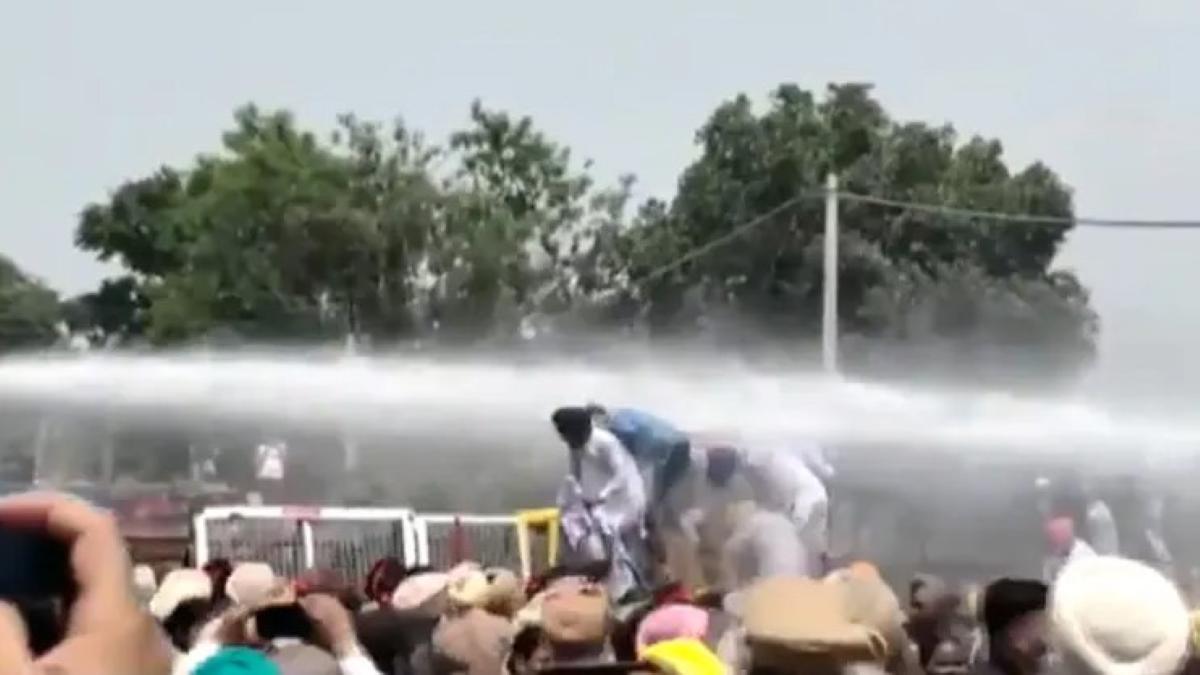 AAP workers protest against Captain Amarinder Singh over power cut in Punjab