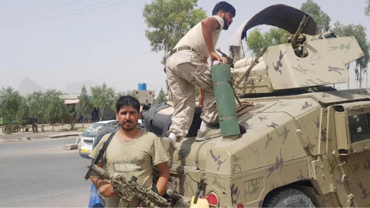 afghanistan army battle with taliban