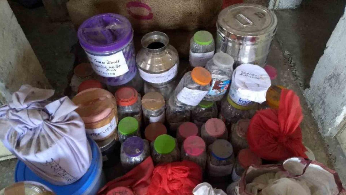 राजनीति के फेर में फंसे ये अस्थि कलश, हरिद्वार में विसर्जन का कर रहे इंतजार