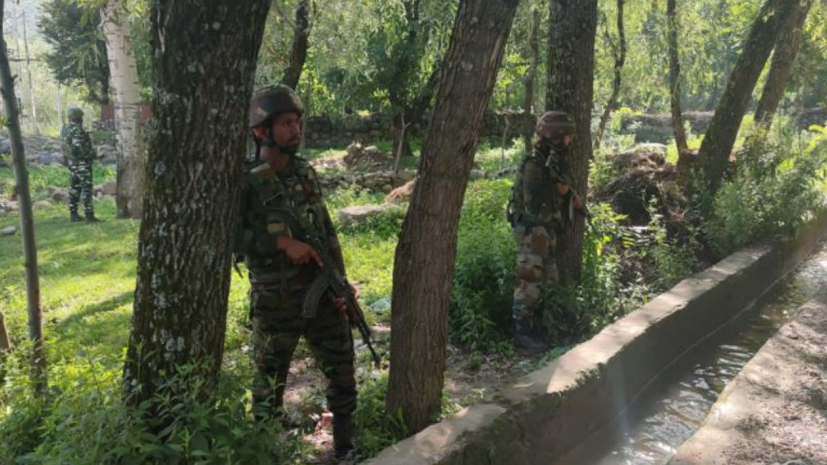 Bandipora Encounter (Photo-RoufAhmad Roshangar)