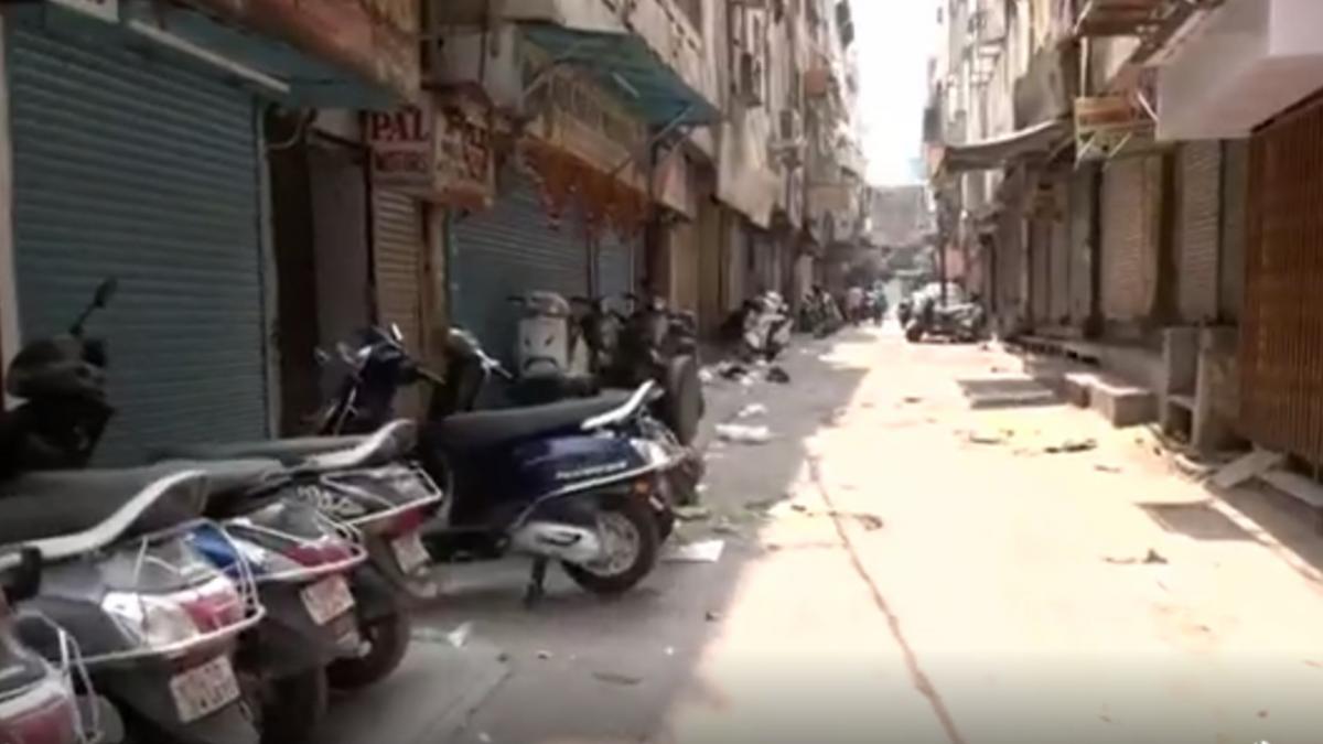 barber market closed due to violation of corona rules in delhi 