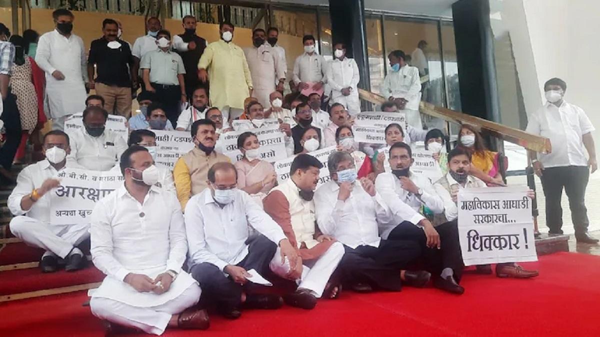 BJP holds mock session against the suspension of MLAs