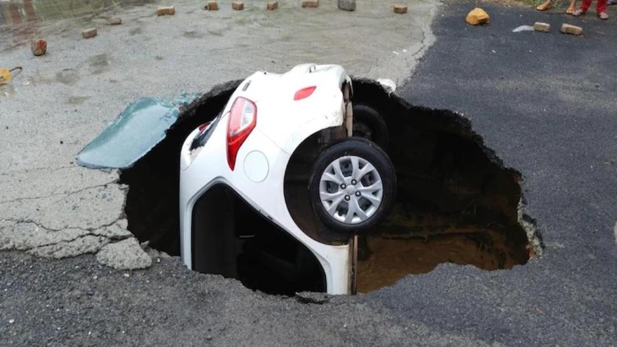 Delhi Cop's car falls into sinkhole in Dwarka after rains