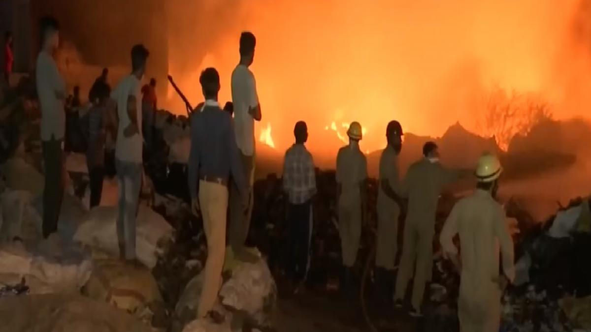 दिल्ली में टीकरी बॉर्डर के पास पीवीसी मार्केट में हादसा